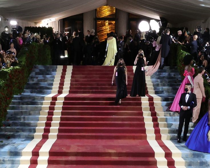 Outfit Met Gala yang Cocok dengan Karakter Kamu