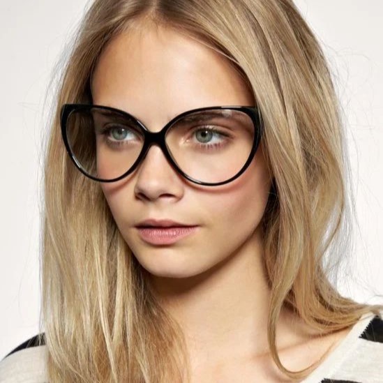 Bentuk Kacamata yang Cocok Buat Bentuk Wajah Kamu