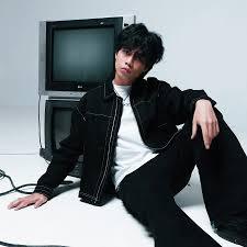 Joan Pasha Syahputra, yang juga dikenal sebagai Tenxi, adalah seorang musisi yang dikenal melalui karya-karya musiknya yang kreatif dan penuh karakter. Dengan gaya unik, Tenxi terus menghadirkan musik yang menarik bagi para pendengarnya.