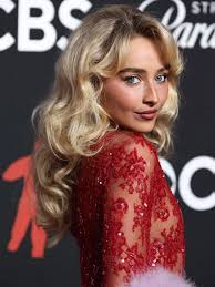 Uji pengetahuanmu tentang Sabrina Carpenter dalam kuis trivia seru ini! Cari tahu seberapa jauh kamu mengenal perjalanan karier, lagu hits, dan fakta menarik tentang penyanyi dan aktris berbakat ini.