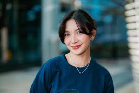 Sheila Dara Aisha adalah aktris dan penyanyi Indonesia yang dikenal lewat film seperti Nanti Kita Cerita Tentang Hari Ini. Simak fakta menarik, perjalanan karier, dan trivia tentang Sheila Dara di sini.