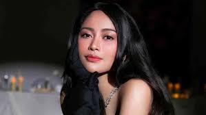 "Seberapa kenal kamu dengan Rachel Vennya? Ikuti trivia ini dan jawab berbagai pertanyaan menarik tentang influencer populer Indonesia, mulai dari karier hingga kehidupan pribadinya."