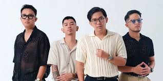 Seberapa kenal kamu dengan For Revenge? Band emo asal Bandung ini telah mencuri hati banyak penikmat musik Indonesia melalui lirik yang emosional, melodi yang menyentuh, dan penampilan yang penuh energi. Dari perjalanan karier hingga lagu-lagu populer yang menemani berbagai momen galau, For Revenge memiliki kisah menarik yang layak untuk diketahui. Ikuti kuis trivia ini dan buktikan seberapa besar pengetahuanmu tentang salah satu band emo paling berpengaruh di Indonesia!