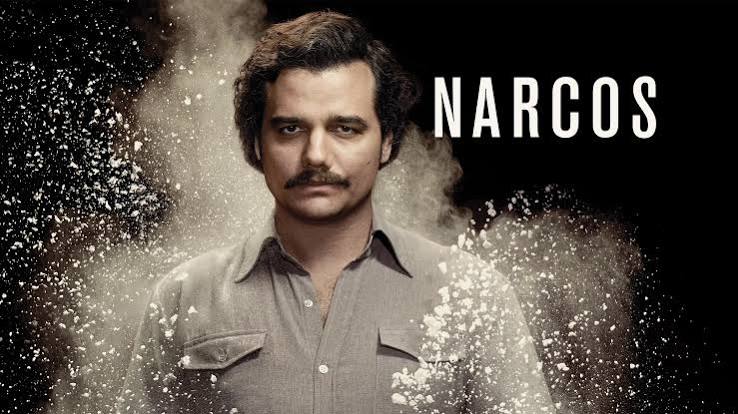 Narcos merupakan serial kriminal populer yang mengangkat kisah nyata dunia perdagangan narkoba di Kolombia, termasuk sepak terjang Pablo Escobar dalam membangun kerajaan narkobanya. Dipenuhi intrik, perebutan kekuasaan, aksi menegangkan, dan operasi pengejaran oleh aparat penegak hukum, serial ini menyuguhkan gambaran kelam di balik kejayaan kartel narkoba. Seberapa jauh kamu mengenal alur cerita, karakter, dan fakta menarik tentang Narcos? Ikuti kuis trivia ini dan buktikan apakah kamu benar-benar penggemar sejati!